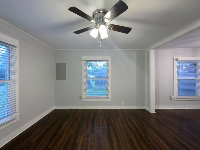 212 N 4th Street, Sanger, TX 76266