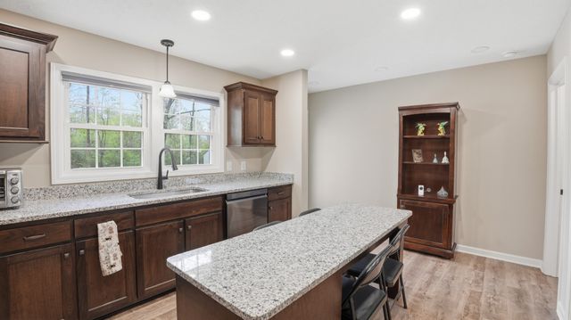 606 Rickenbacker Dr, Tullahoma, TN 37388