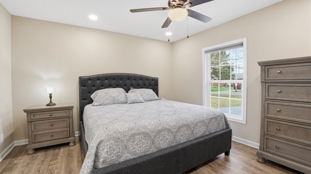 606 Rickenbacker Dr, Tullahoma, TN 37388