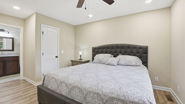 606 Rickenbacker Dr, Tullahoma, TN 37388