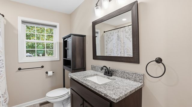 606 Rickenbacker Dr, Tullahoma, TN 37388