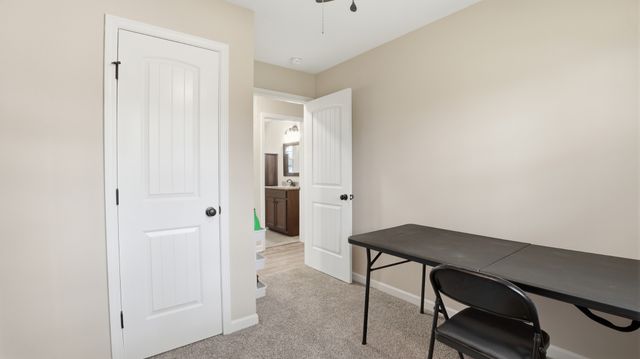 606 Rickenbacker Dr, Tullahoma, TN 37388