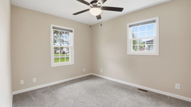 606 Rickenbacker Dr, Tullahoma, TN 37388