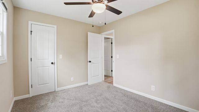 606 Rickenbacker Dr, Tullahoma, TN 37388