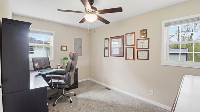 606 Rickenbacker Dr, Tullahoma, TN 37388