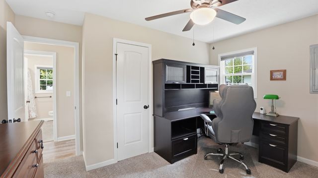 606 Rickenbacker Dr, Tullahoma, TN 37388