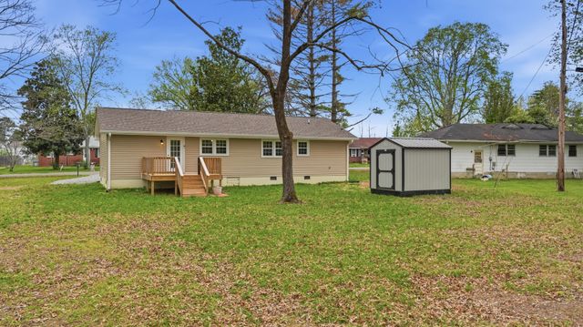 606 Rickenbacker Dr, Tullahoma, TN 37388