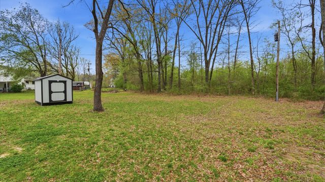 606 Rickenbacker Dr, Tullahoma, TN 37388