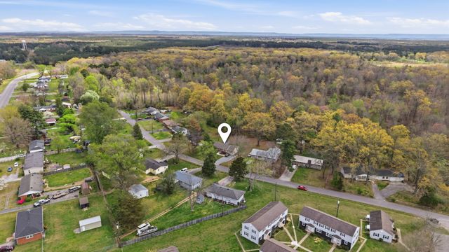 606 Rickenbacker Dr, Tullahoma, TN 37388