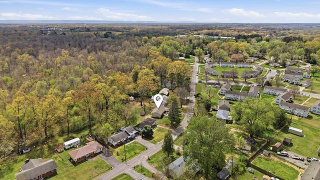 606 Rickenbacker Dr, Tullahoma, TN 37388