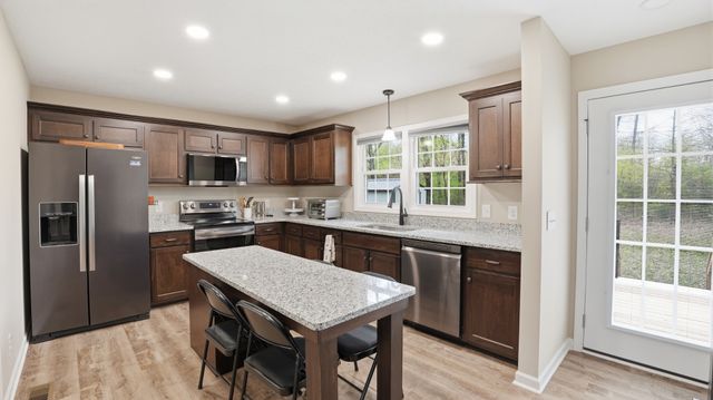 606 Rickenbacker Dr, Tullahoma, TN 37388