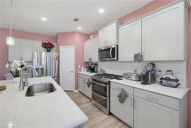 4210 Barrow Farm Road, Kernersville, NC 27284