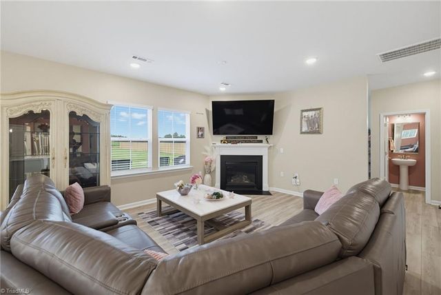4210 Barrow Farm Road, Kernersville, NC 27284