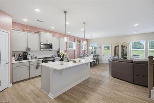 4210 Barrow Farm Road, Kernersville, NC 27284