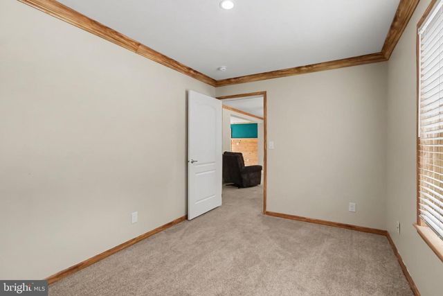 327 MOHR RD, Millersburg, PA 17061