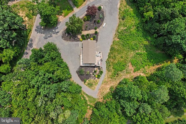327 MOHR RD, Millersburg, PA 17061