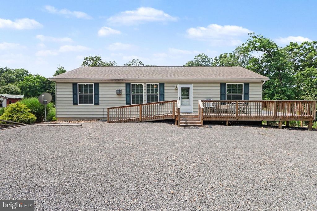 327 MOHR RD, Millersburg, PA 17061