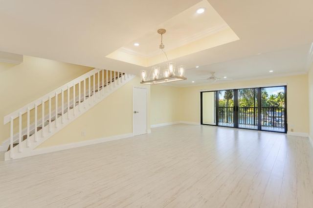 240 Captains Walk 5120, Delray Beach, FL 33483