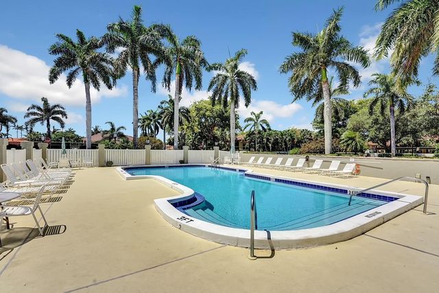 240 Captains Walk 5120, Delray Beach, FL 33483