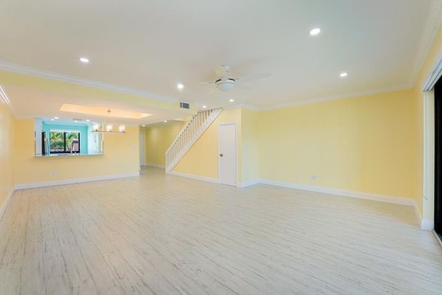 240 Captains Walk 5120, Delray Beach, FL 33483