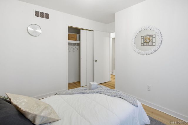 15486 Orchard Street, Romulus, MI 48174