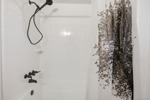 15486 Orchard Street, Romulus, MI 48174