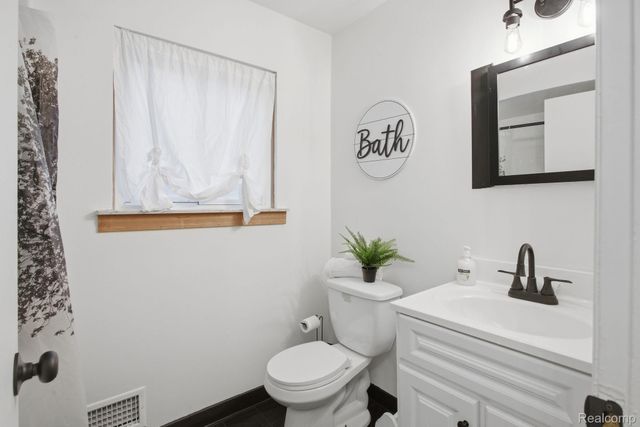 15486 Orchard Street, Romulus, MI 48174