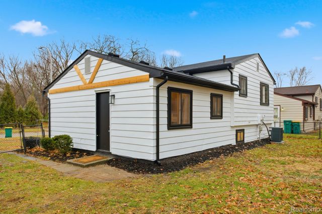 15486 Orchard Street, Romulus, MI 48174