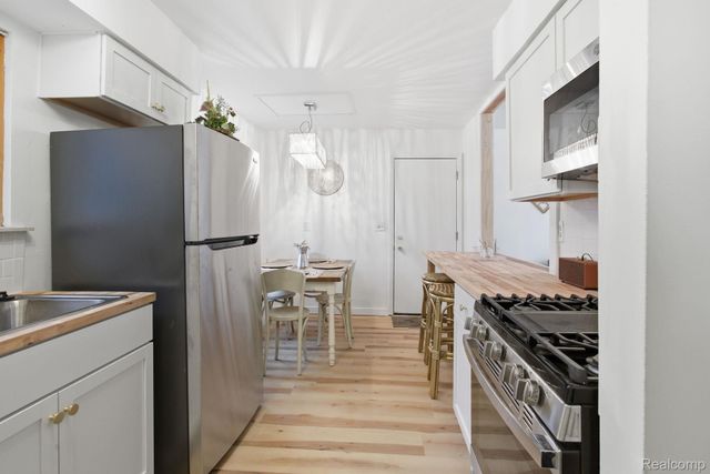 15486 Orchard Street, Romulus, MI 48174