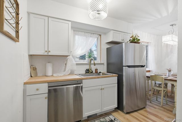 15486 Orchard Street, Romulus, MI 48174