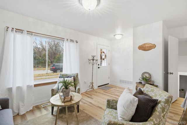 15486 Orchard Street, Romulus, MI 48174