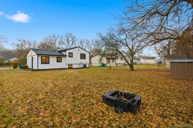 15486 Orchard Street, Romulus, MI 48174