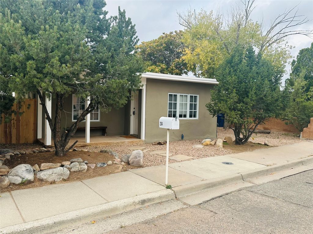 234 Fiesta, Santa Fe, NM 87501