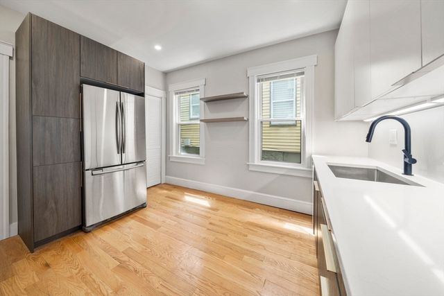 8 Fox 1, Boston, MA 02122