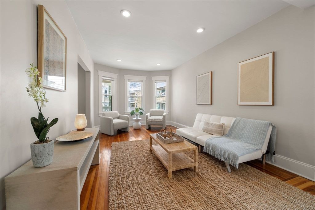 8 Fox 1, Boston, MA 02122