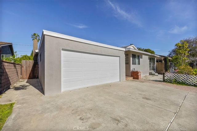 674 Senate Street, Costa Mesa, CA 92627