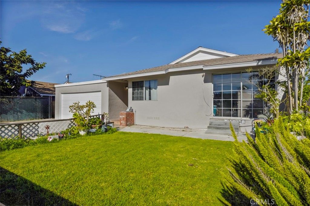 674 Senate Street, Costa Mesa, CA 92627