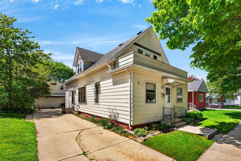 2226 N 11th STREET, Sheboygan, WI 53083