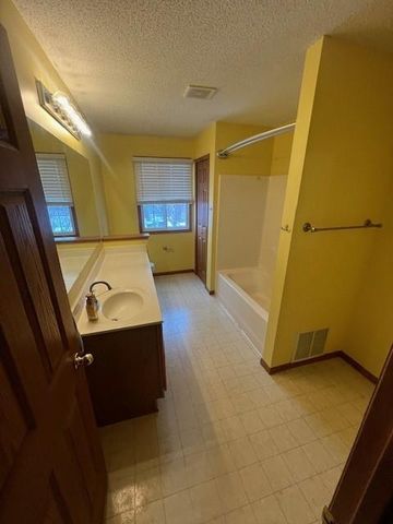 1820 Mockingbird Avenue, Shakopee, MN 55379