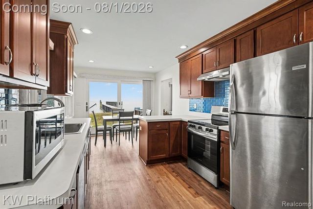 32200 Jefferson Avenue, Saint Clair Shores, MI 48082