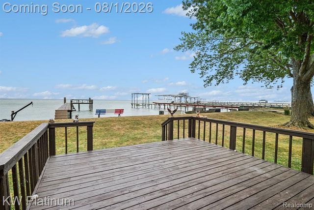 32200 Jefferson Avenue, Saint Clair Shores, MI 48082