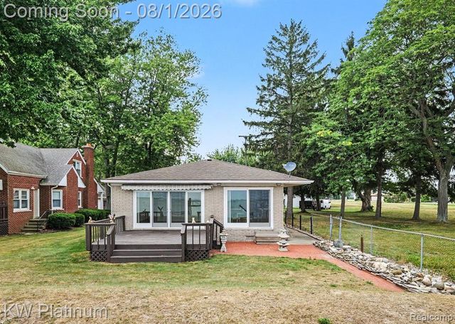 32200 Jefferson Avenue, Saint Clair Shores, MI 48082