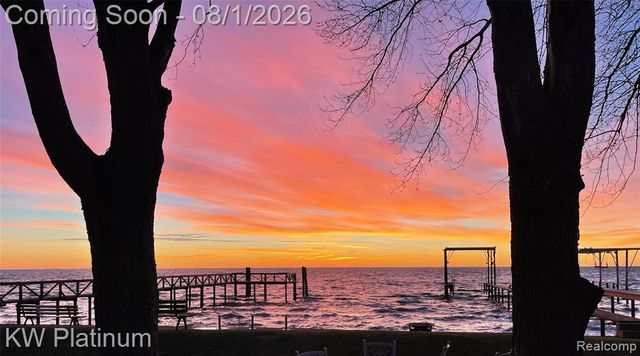 32200 Jefferson Avenue, Saint Clair Shores, MI 48082
