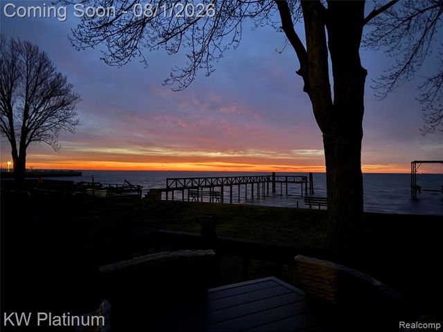 32200 Jefferson Avenue, Saint Clair Shores, MI 48082