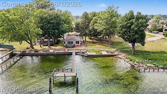 32200 Jefferson Avenue, Saint Clair Shores, MI 48082