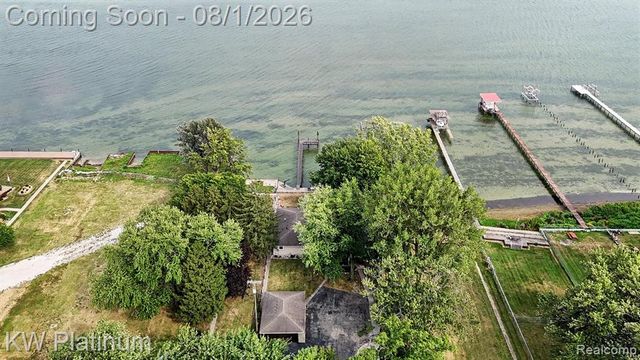 32200 Jefferson Avenue, Saint Clair Shores, MI 48082