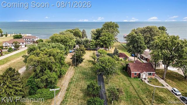 32200 Jefferson Avenue, Saint Clair Shores, MI 48082