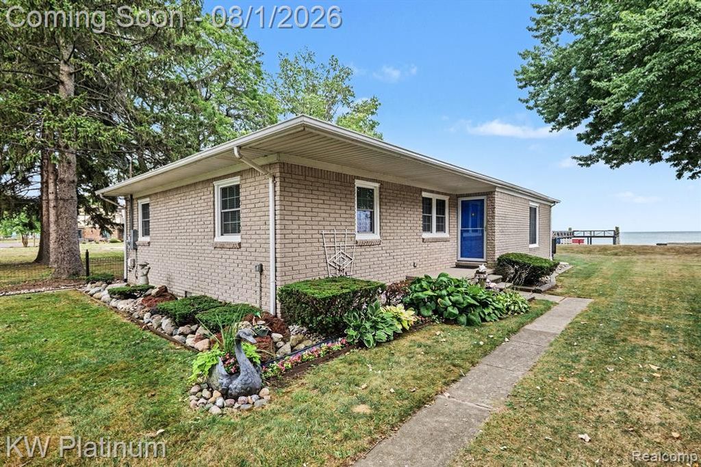 32200 Jefferson Avenue, Saint Clair Shores, MI 48082