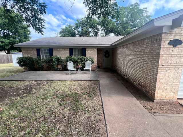 1303 Randy Drive, Graham, TX 76450