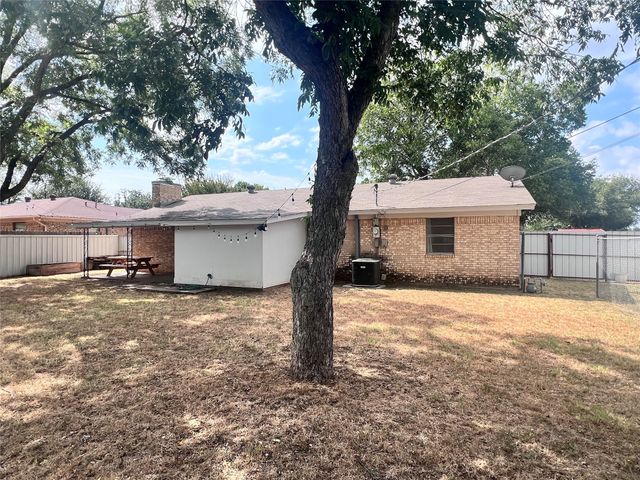 1303 Randy Drive, Graham, TX 76450